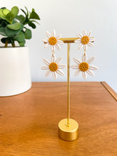 Load image into Gallery viewer, Daisy polymer clay earrings