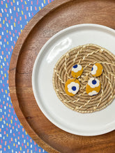 Load image into Gallery viewer, Fleur earrings