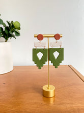 Load image into Gallery viewer, Amelia Earrings
